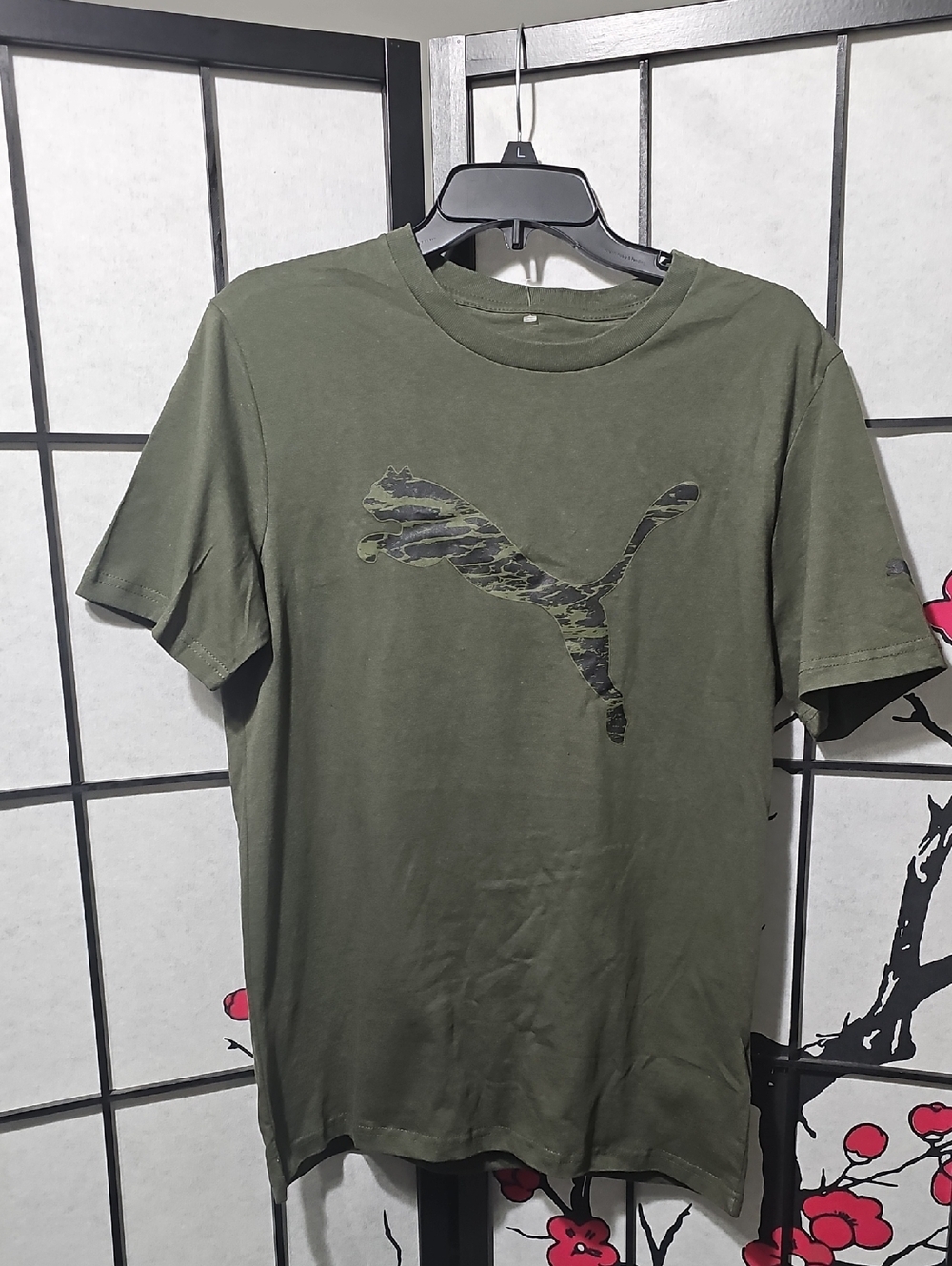 Puma Green Graphic  T-Shirt Size‎ Small New